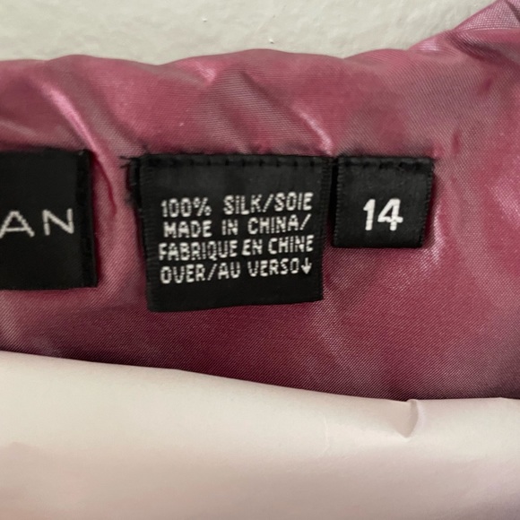 Dana Buchman silk blouse. - Picture 3 of 9